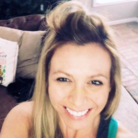 Meet your Posher, Debra - Picture 1 of 1